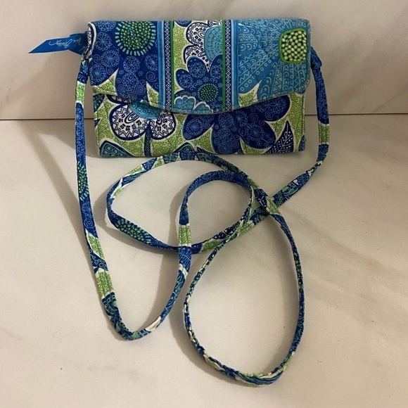 Vera Bradley ‘Doodle Daisy’ strap wallet crossbody - Picture 1 of 4